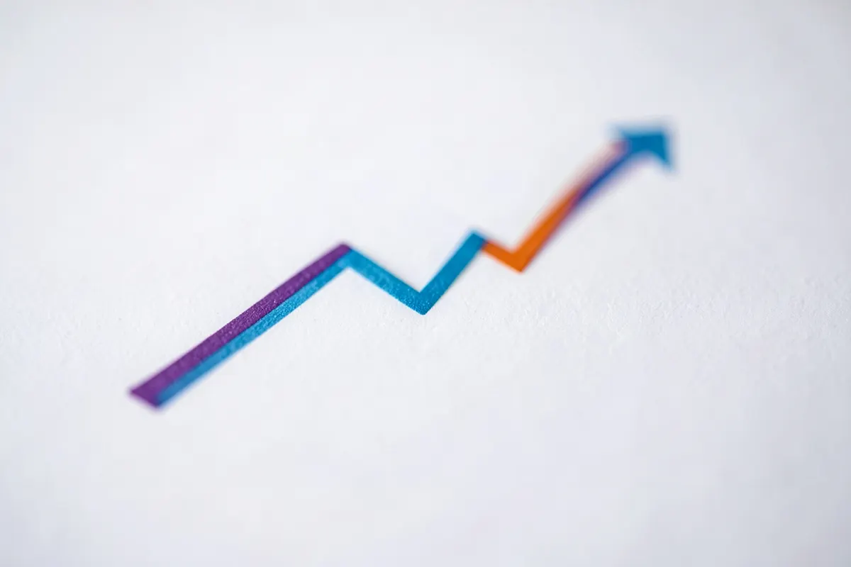 Gráfico simples mostrando uma linha ascendente representando o aumento da produtividade.