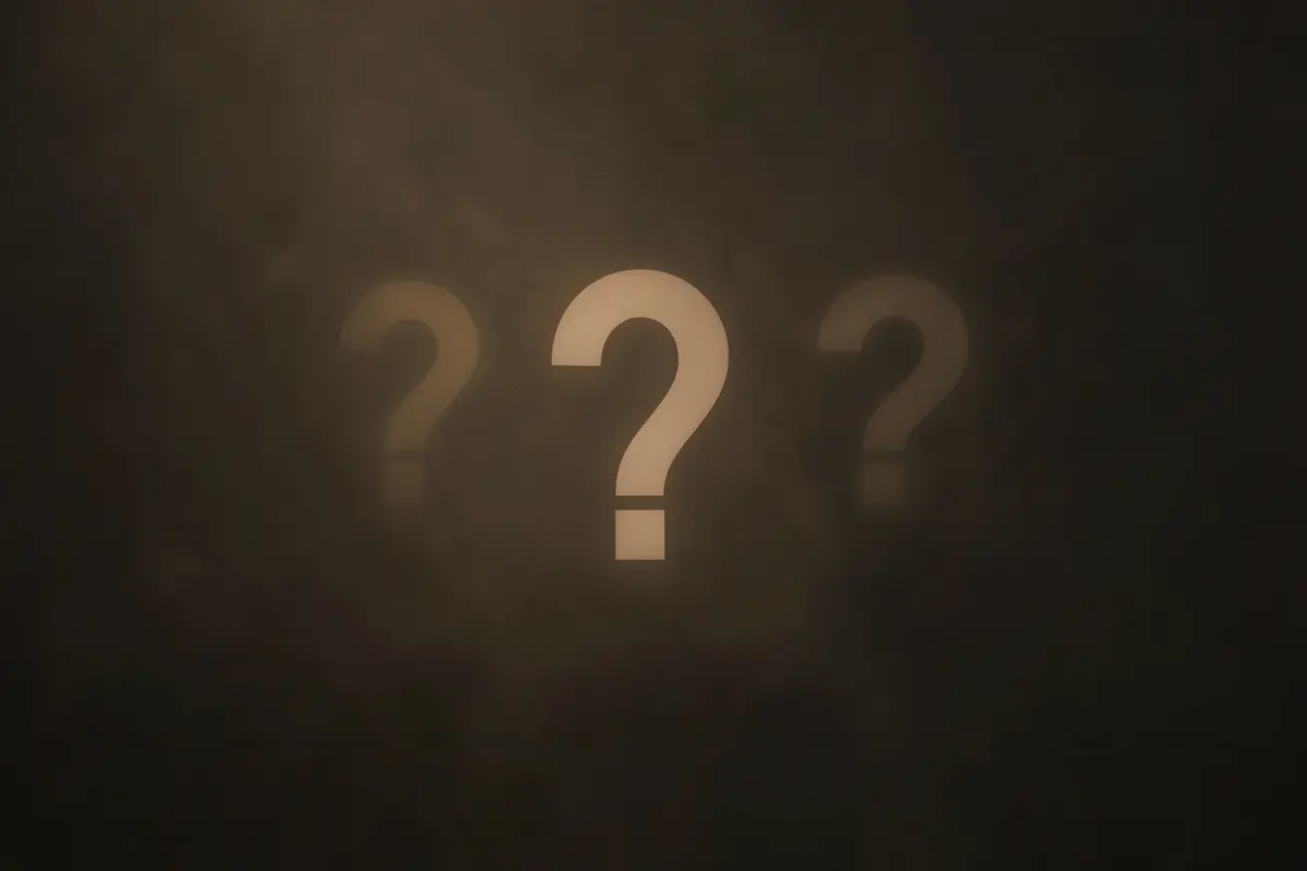 Uma representação visual de cinco pontos de interrogação flutuando em um espaço escuro e nebuloso.